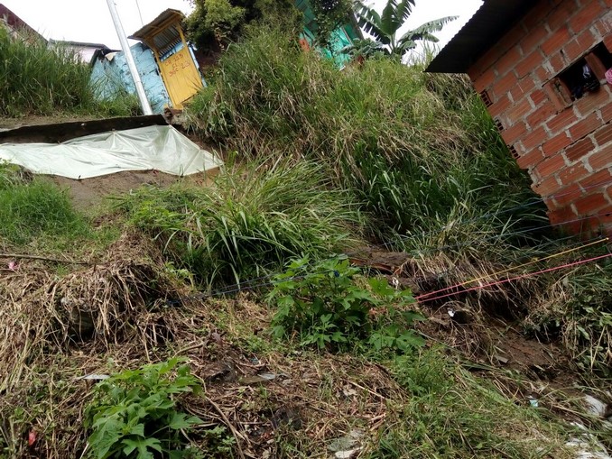 Deslizamientos afectaron a varias viviendas en la Comuna 13