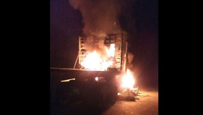 Se registran nuevos disturbios en Buenaventura. Un tracto camión fue incinerado