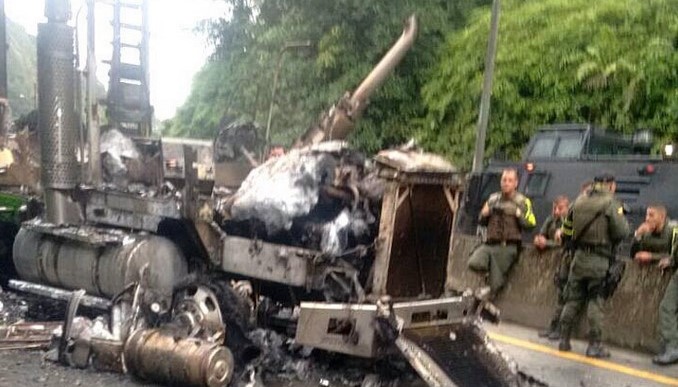 Se registran nuevos disturbios en Buenaventura. Un tracto camión fue incinerado