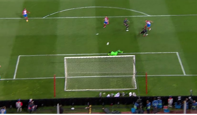 Vídeo. Doble atajada de Keylor para callar el grito de gol en el Calderón