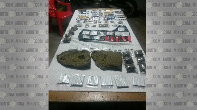 FOTOS: La Policía encontró más de 4 kilos de estupefacientes abandonados en barrio Antioquia 3 Droga incautada en barrio Antioquia.