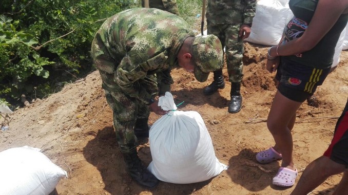 Ejército brindó ayuda a los damnificados del invierno en El Banco, Magdalena