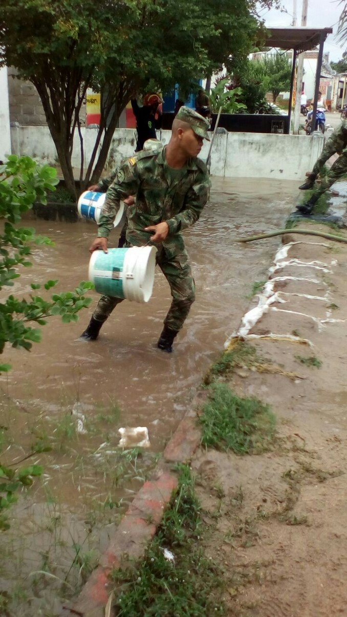 Ejército brindó ayuda a los damnificados del invierno en El Banco, Magdalena