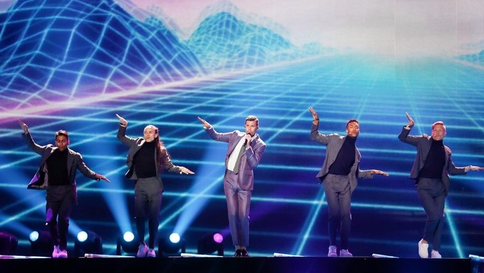 El sueco Robin Bengtsson (c), presenta la canción "I Can't Go On", durante los ensayos de la primera gala de semifinal del festival Eurovisión 2017. EFE