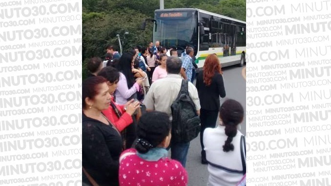 Evacuado bus del metroplús.