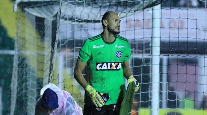 Se estresó el portero del Figueirense y decidió salir del partido e irse a casa en un taxi