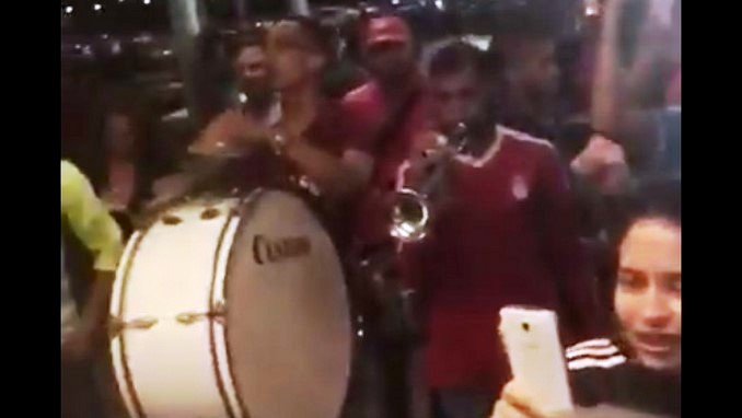 VIDEO: Los hinchas del América recibieron en el aeropuerto al 'Modrić colombiano' 1 hinchas america