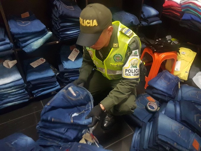 Más de 179 mil prendas incautadas, en operativos contra el contrabando de confecciones en el Hueco 3 hueco mercancia 2