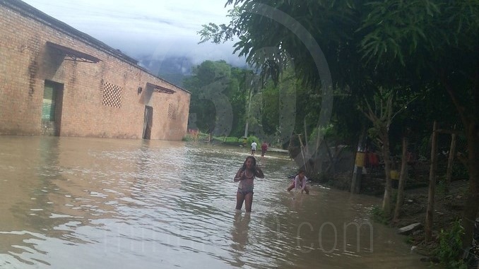 Inundaciones en Bolombolo.
