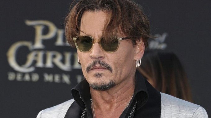 El actor estadounidense Johnny Depp asiste al estreno de la película "Piratas del Caribe: La venganza de Salazar", en el Dolby Theatre en Hollywood, California, Estados Unidos, el 18 de mayo de 2017. EFE