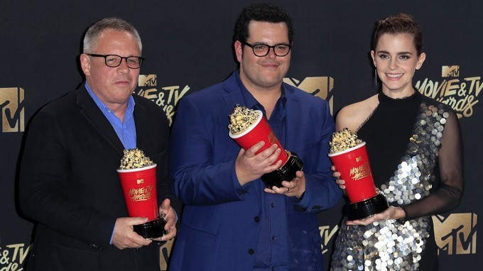 Director Bill Condon (L) and actors Josh Gad (C) and Emma Watson (R) , pose with the Movie of the Year MTV Movie & TV Award for 'Beauty and the Beast' at the Shrine Auditorium in Los Angeles, California, USA, 07 May 2017. EFE