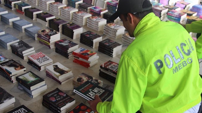 Libros incautados en Bogotá.