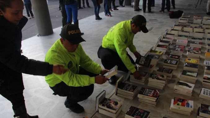 Libros incautados en Bogotá.