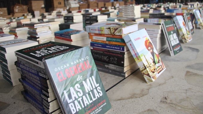 Libros incautados en Bogotá.