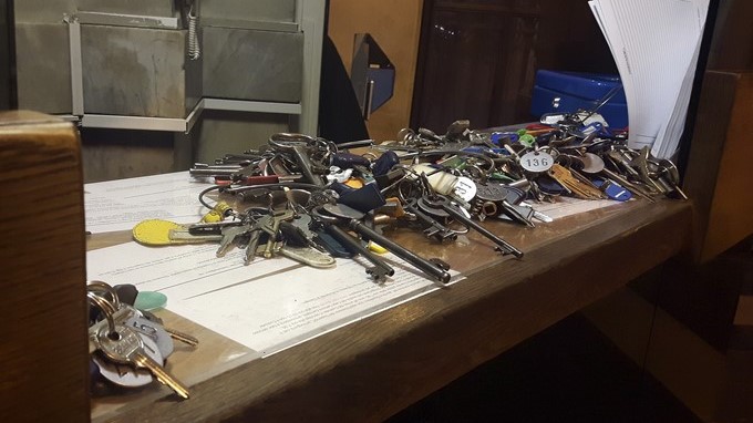 Procedente del latín, el término clavero (clavarius) designa al custodio de las llaves de un lugar y en los Museos Vaticanos hay 2.797 que abren todos los portones, puertas y ventanas de los más de 7 kilómetros y medio de salas y rincones más escondidos. EFE