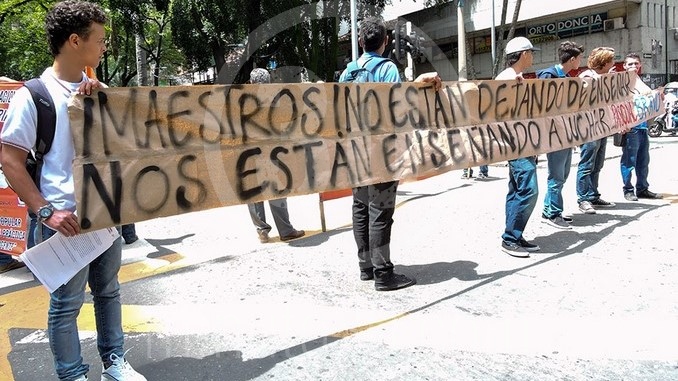 Marcha de maestros en Medellín.