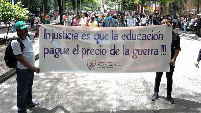 Marcha de maestros en Medellín.