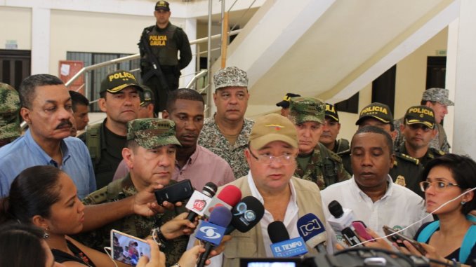 El ministro de Defensa, Luis Carlos Villegas, entrega detalles sobre la liberación de los ocho secuestrados en el Chocó