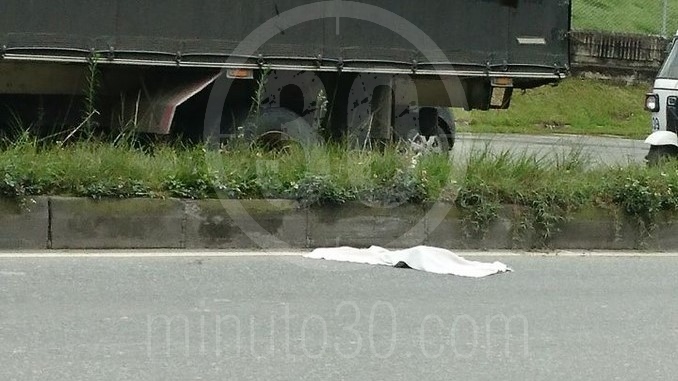 Motociclista muerto en la autopista Sur.