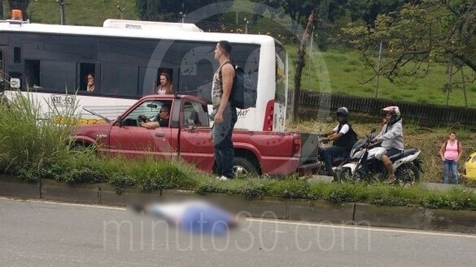 Motociclista muerto en la autopista Sur.