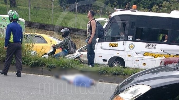 Motociclista muerto en la autopista Sur.