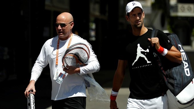 Agassi y Djokovic, primer encuentro y entrenamiento de dos grandes del tenis 1 novak djokovic andre agassi 2