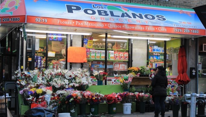 Fotografía de una tienda mexicana en el distrito de Queens, Nueva York (EE.UU.). EFE