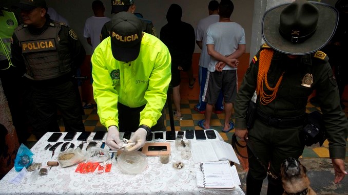 VIDEO Y FOTOS: Incautaron marihuana, base de cocaína y celulares en la cárcel de Barbosa 7 Operativo en cárcel de Barbosa.