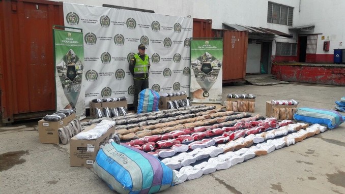 Desmantelaron dos bodegas con mercancía de contrabando en El Hueco 1 operativos polfa 1