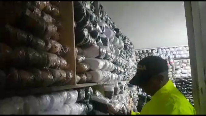 Desmantelaron dos bodegas con mercancía de contrabando en El Hueco 4 operativos polfa 2