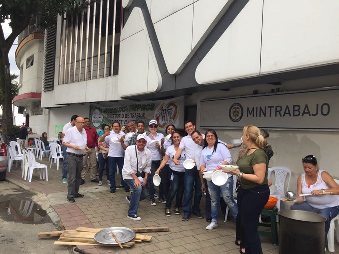 En Medellín los empleados del Ministerio de Trabajo también se unieron al cese de actividades.