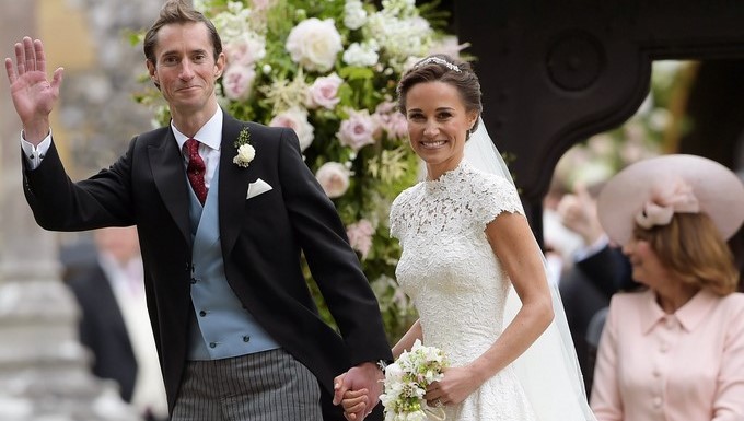 Pippa Middleton (R) and James Matthews (L) leave the St Mark's church after their wedding ceremony in Englefield, Berkshire, Britain, 20 May 2017. Pippa Middleton, the younger sister of Catherine, the Duchess of Cambridge married financier James Matthews. (Duque Duquesa Cambridge) EFE