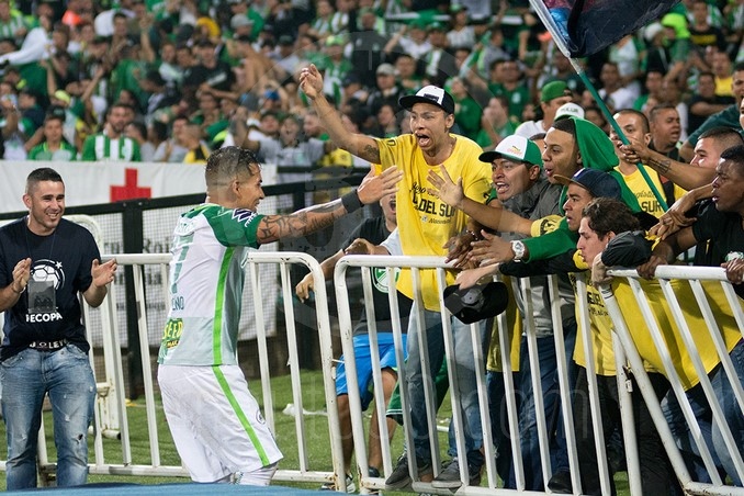 FOTOS: La fiesta en las tribunas de la hinchada Verdolaga 13 recopa nacional chapecoense 25