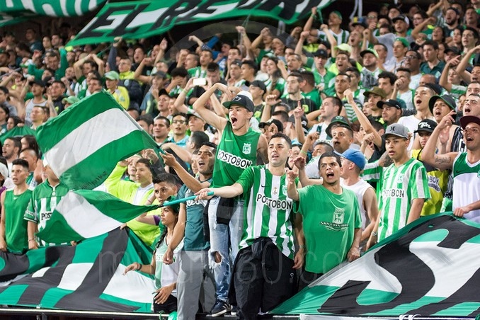 FOTOS: La fiesta en las tribunas de la hinchada Verdolaga 15 recopa nacional chapecoense 31