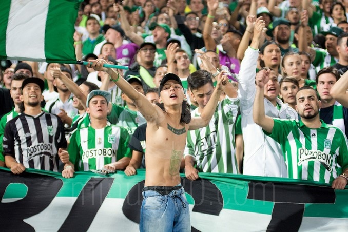 FOTOS: La fiesta en las tribunas de la hinchada Verdolaga 16 recopa nacional chapecoense 32