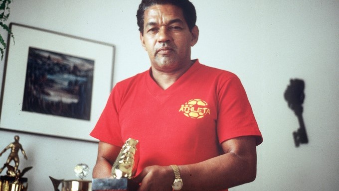 Desaparece el cuerpo de Garrincha del cementerio donde estaba enterrado