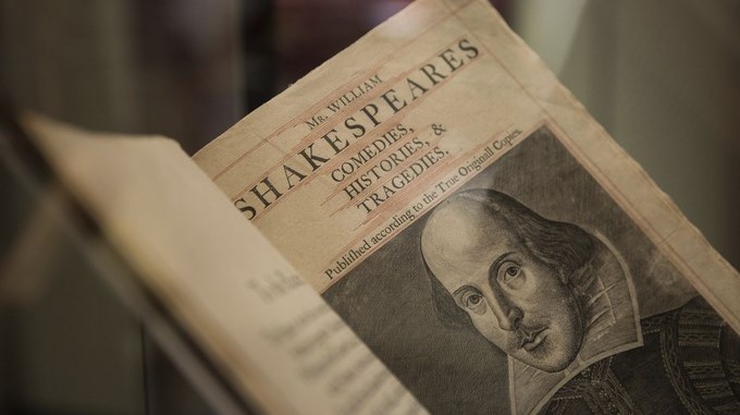Imagen de una copia original del "First Folio" del escritor británico William Shakespeare. EFE/Archivo