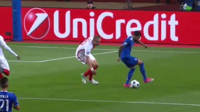 VIDEO: Para enmarcar, la asistencia de Dani Alves a Higuaín