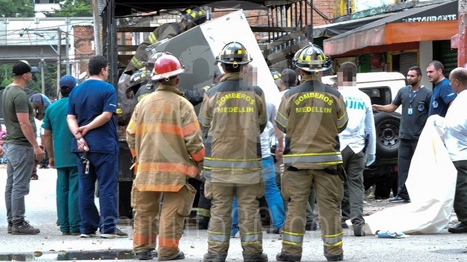 Un toro mató a un hombre dentro de un camión en el barrio Naranjal.