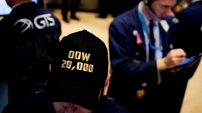 Comerciantes de valores trabajan en la Bolsa de Valores de Nueva York. EFE/Archivo