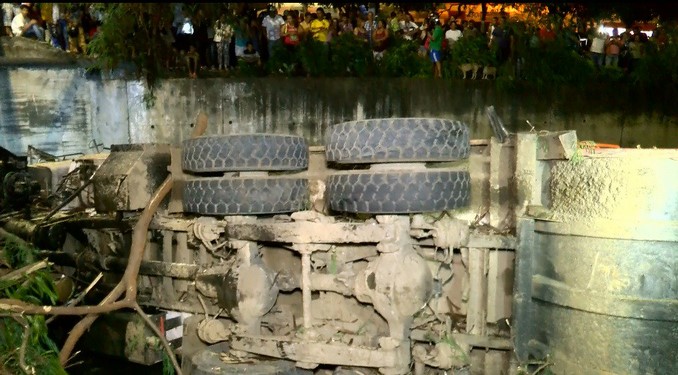 Accidente camión de basuras en Yumbo