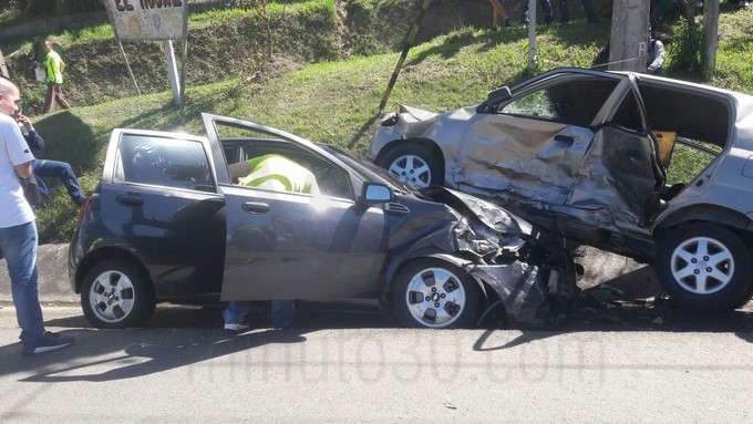 FOTOS: Dos heridos deja fuerte accidente en Guarne