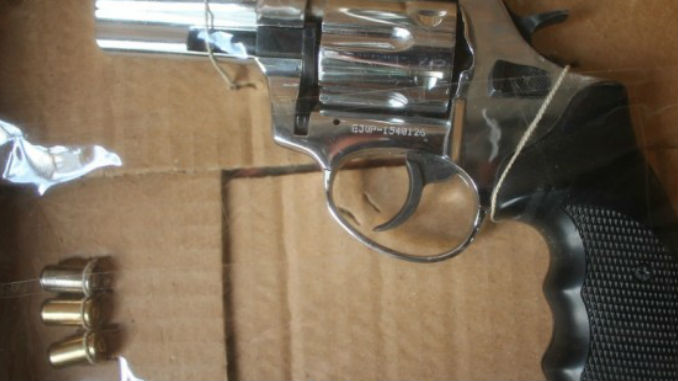 Arma_de_fogueo_revolver