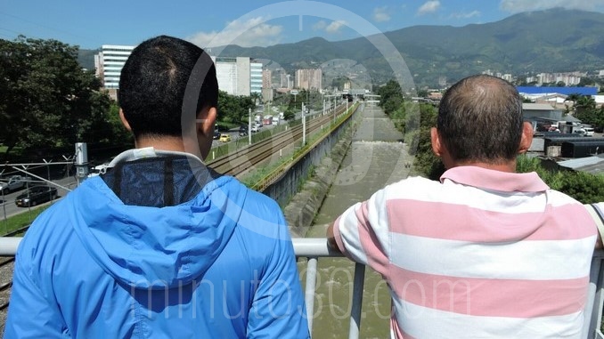 FOTOS: Bomberos recuperaron cadáver de las aguas del río Medellín 9 Búsquda de cuerpo en el río Medellín