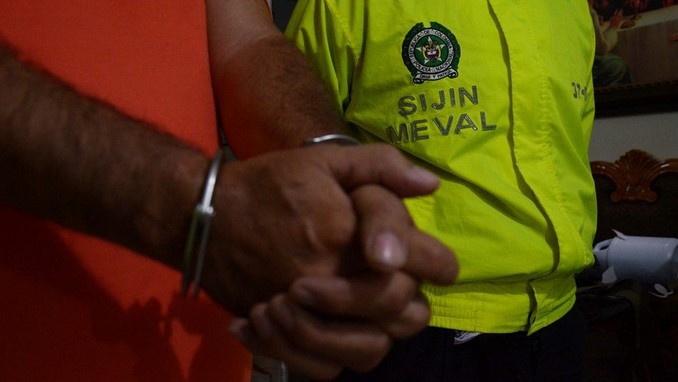 Caminaba con dos armas de fuego en su poder y lo capturó la Policía 1 CAPTURADOS TRAFICO DE DROGA MEDELLIN ENVIGADO 2