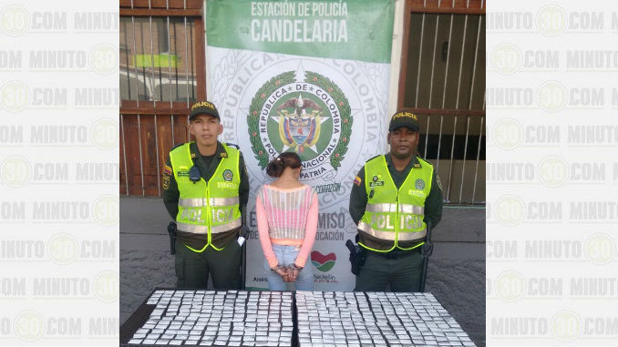 Con 400 dosis de cocaína listas para su distribución fue capturada en El Centro de Medellín 1 Capturada_con_cocaina