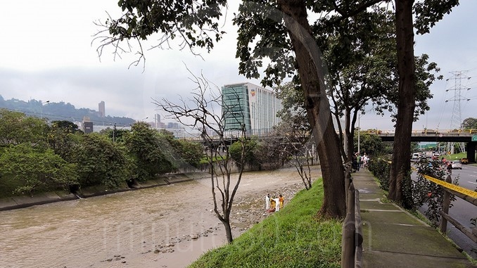 Cuerpo_rio_Medellin_industriales_7.jpg
