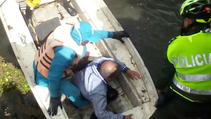 Hombre_cae_en_humedal_2