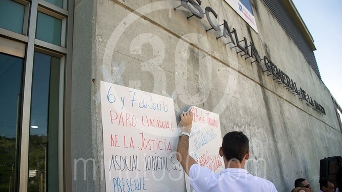 VIDEO y FOTOS: Avanza paro de servidores estatales en el búnker de la Fiscalía 4 Planton_Fiscalia_3.jpg