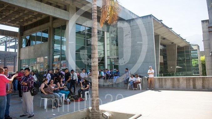VIDEO y FOTOS: Avanza paro de servidores estatales en el búnker de la Fiscalía 3 Planton_Fiscalia_5.jpg